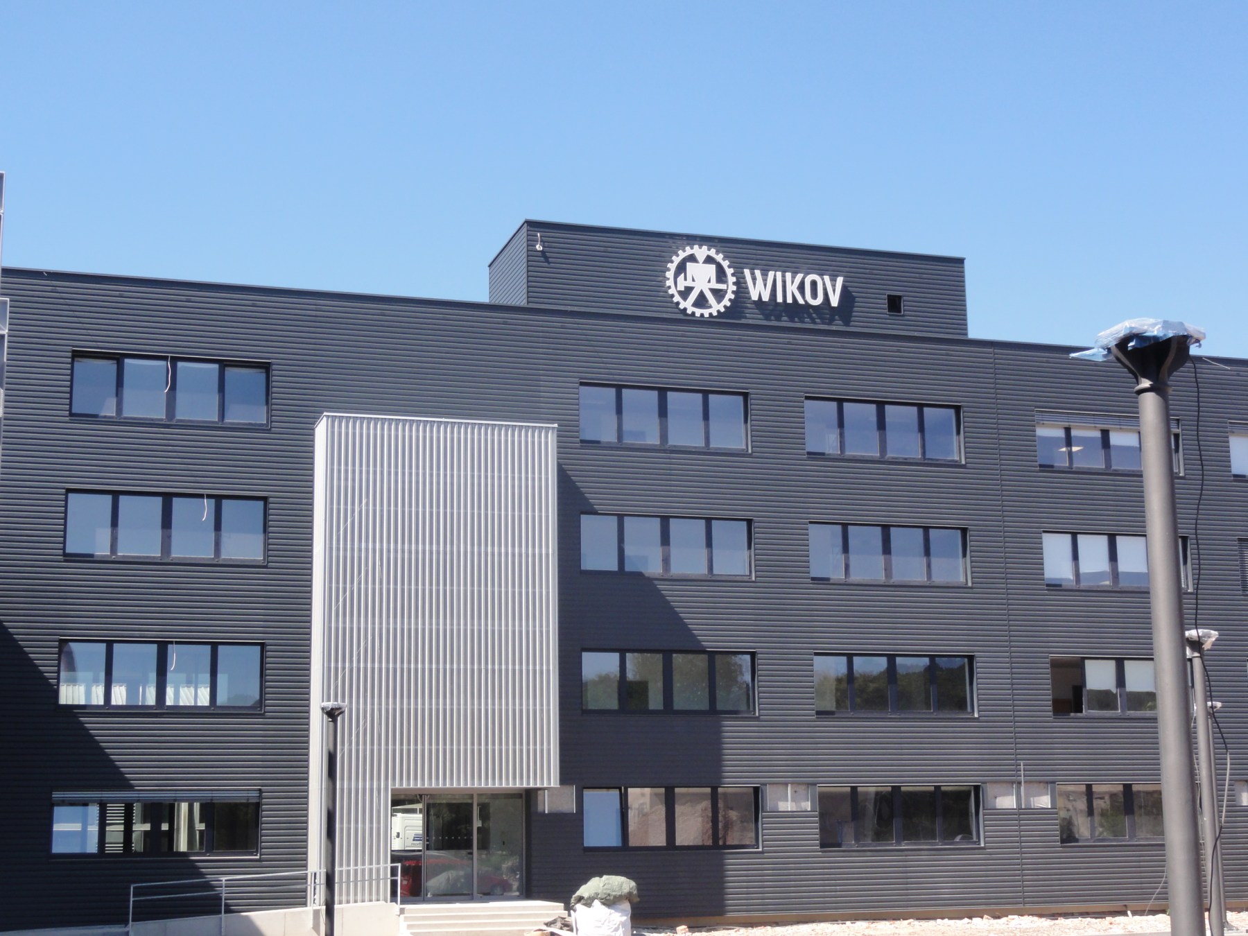 Realizace plechové fasády Hronov, Wikov budova PTB PARIO